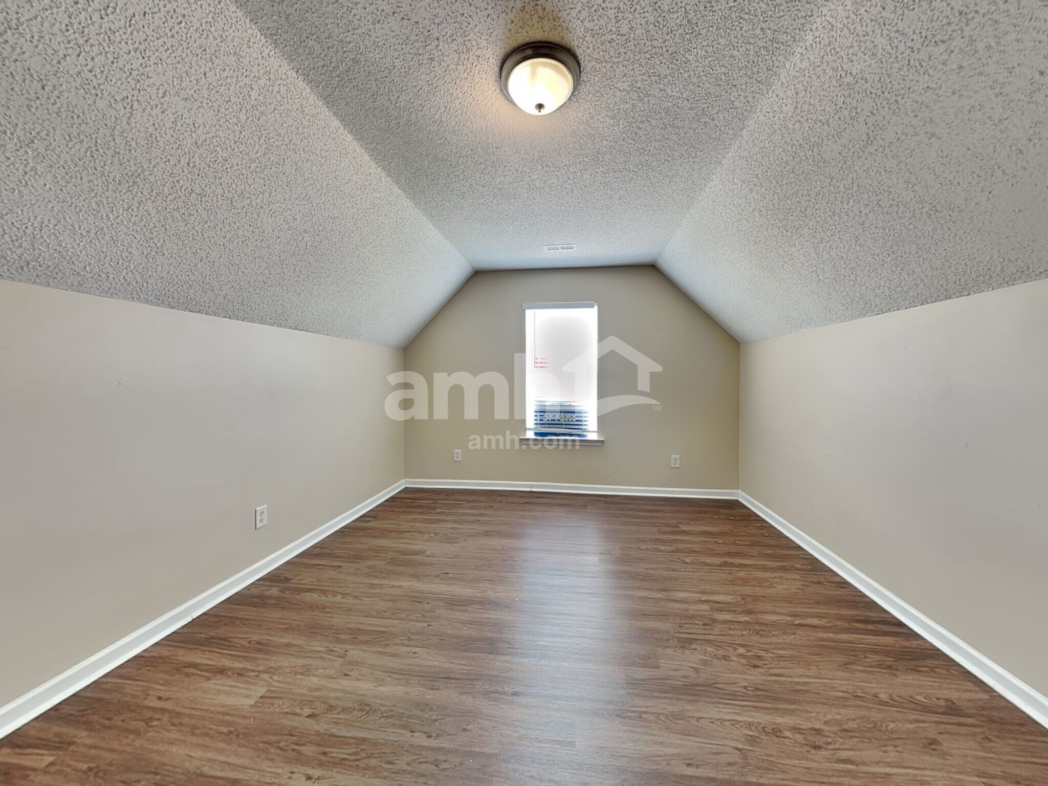 Building Photo - 4038 River Falls Dr