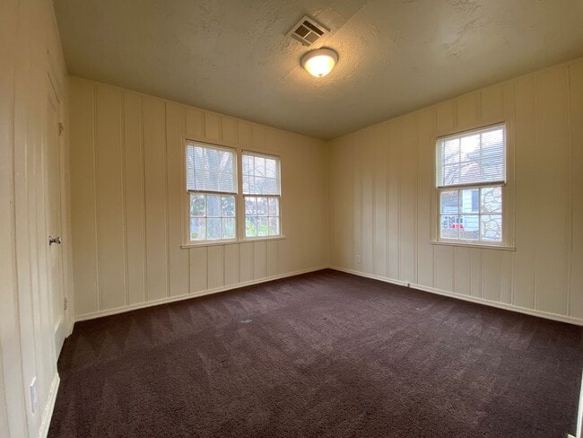 Building Photo - 1320 Campbell Rd