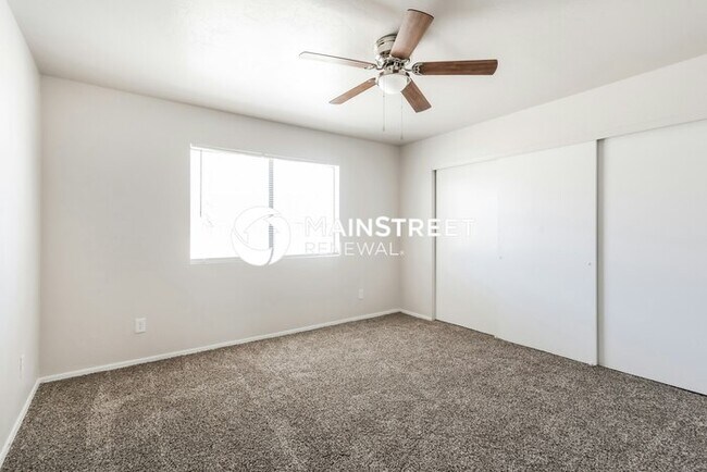 Building Photo - 4 Bedroom Pet-Friendly Home in TUCSON, AZ with Main Street Renewal