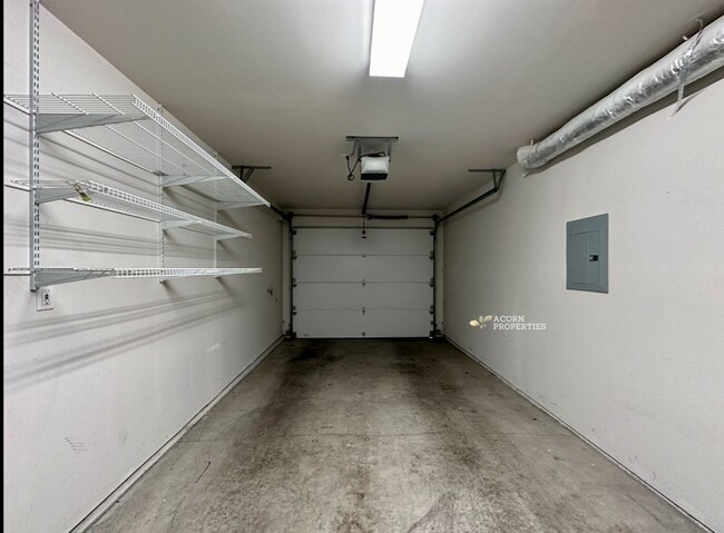 Building Photo - 915 SW Kimball Dr