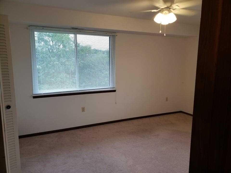Building Photo - 246 Edgebrook Ln