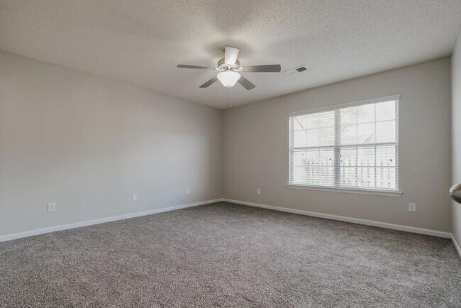 Building Photo - 402 Wincrest Ln