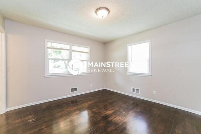 Building Photo - 3 Bedroom Pet-Friendly Home in BLUE SPRINGS, MO with Main Street Renewal