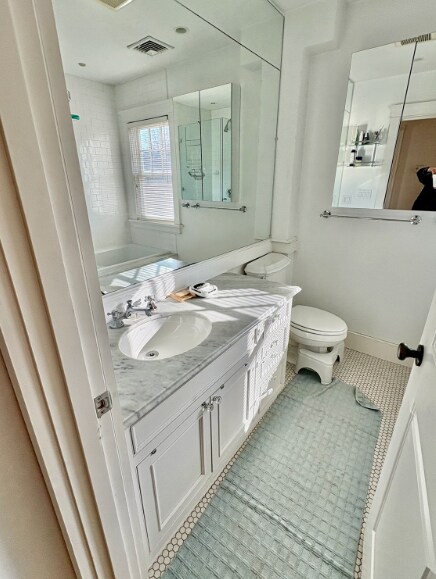 Building Photo - 7 Standish St