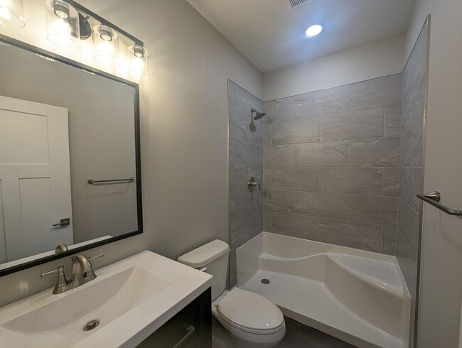 Building Photo - 3 Bedroom/2 Bathroom New Construction Town...
