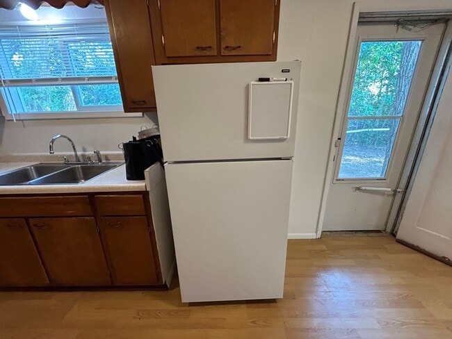 Building Photo - Large 2 Bed 1 Bath House with Fenced Yard and Washer Dryer Hookups