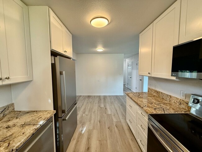 Building Photo - 1725 Albion Pl