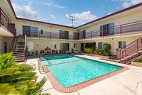 Building Photo - College Manor