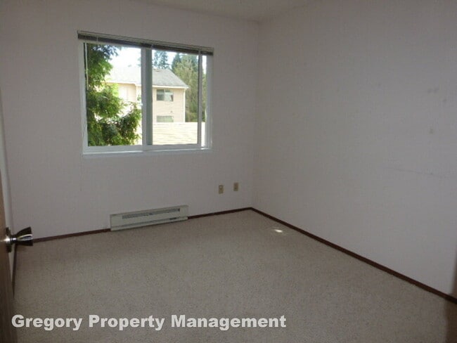 Building Photo - 12621 NE 130th Way