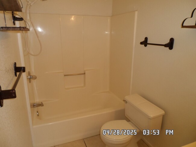 Building Photo - 3 Bedrooms, 2 Bathroom, Large Fully Fenced...