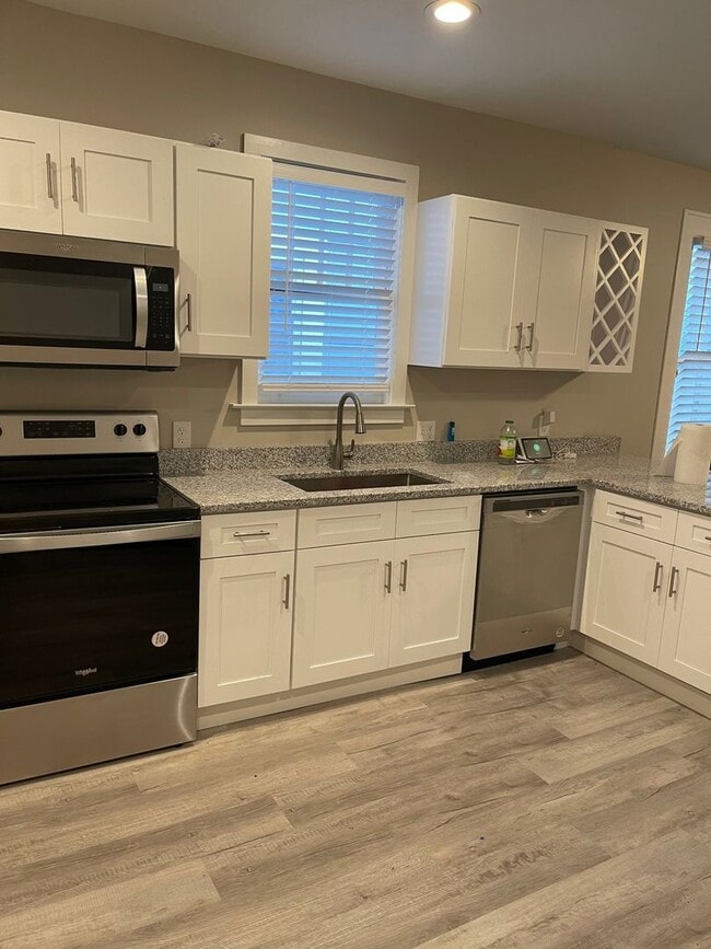 Building Photo - Charming 3BR House in Savannah