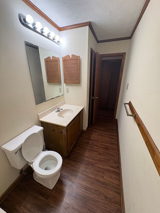Building Photo - 5925 Labonte Dr