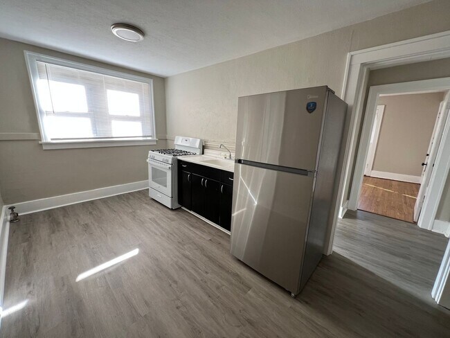 Building Photo - 2173 S Big Bend Blvd