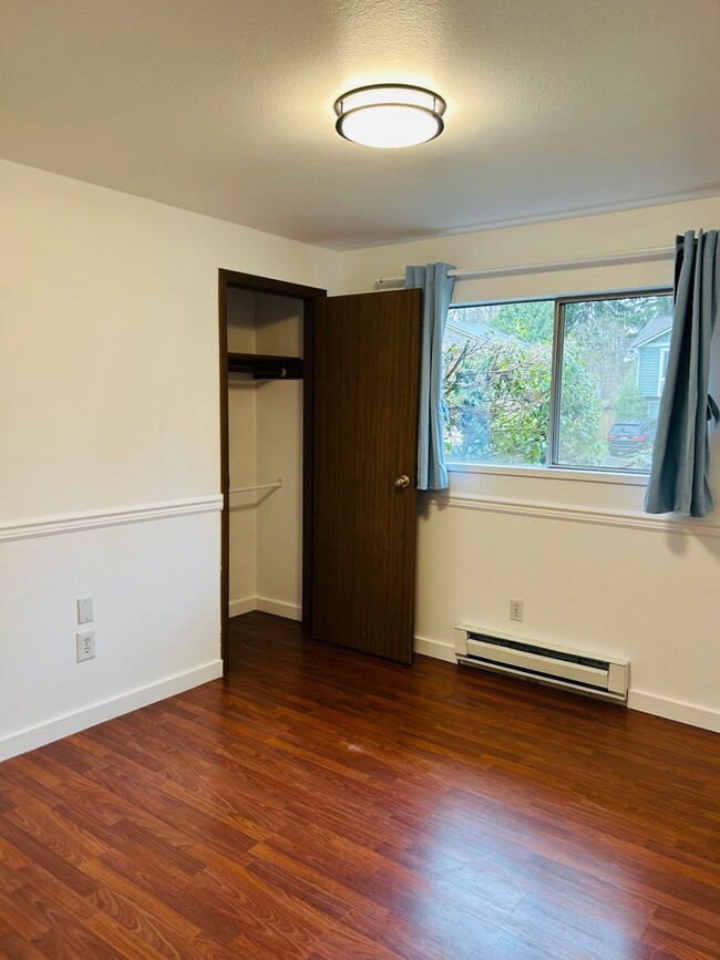 Building Photo - Education Hill Updated 3 Bedroom 1.75 Bath...