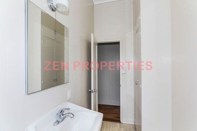 Building Photo - 3 bedroom, 2.5 bath home for rent in Lower...