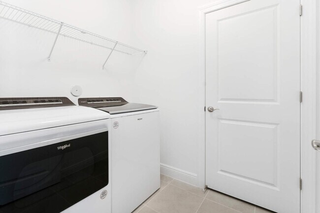 Building Photo - 552 Sanderling Cir