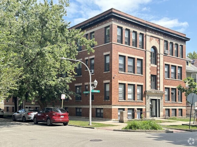 Building Photo - 6257 N Lakewood Ave
