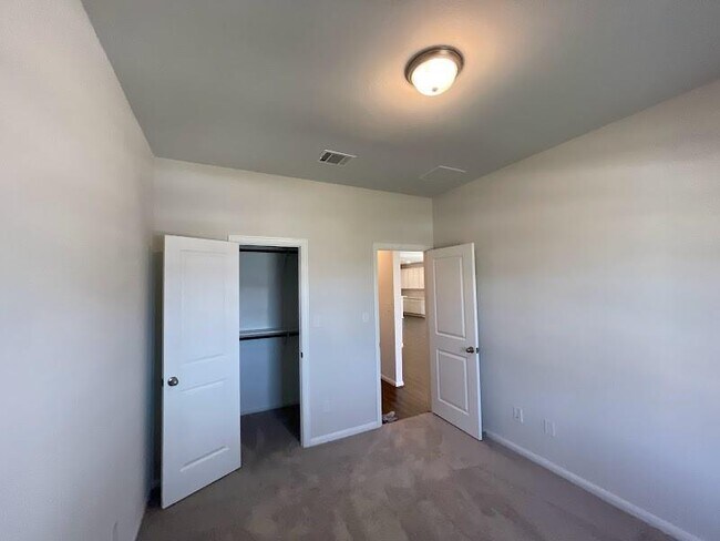 Building Photo - 256 Crystal Brook Dr