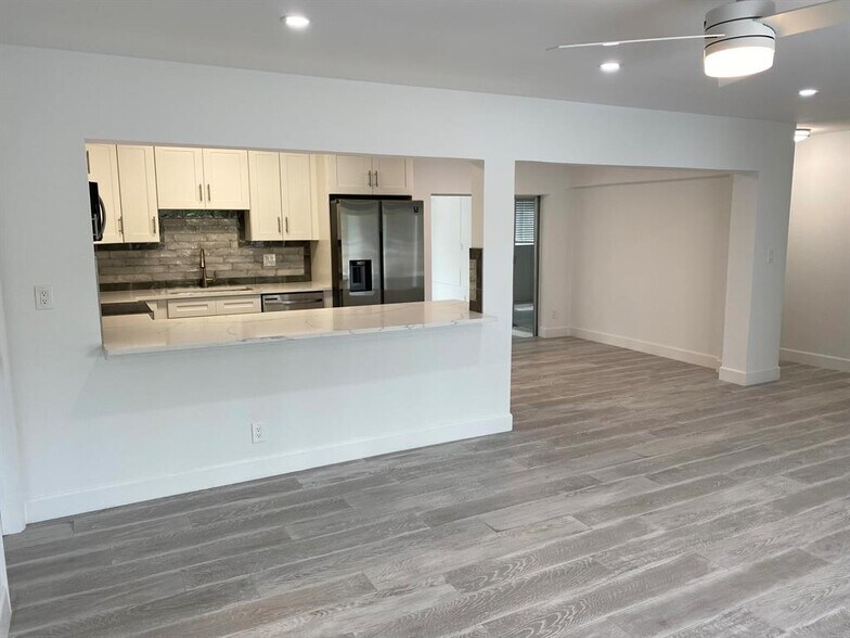 Building Photo - 1730 NE 56th Ct