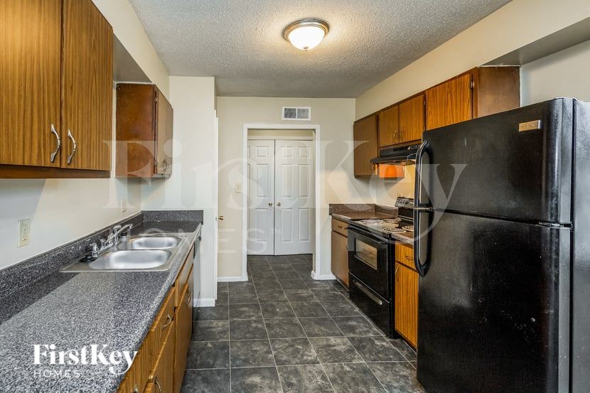 Building Photo - 4270 Cary Hill Dr