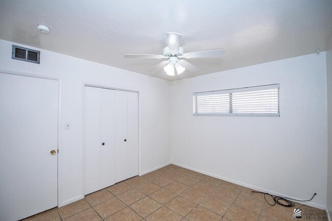 Building Photo - 250 W Catalina Dr