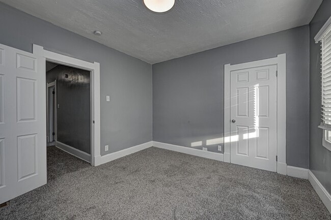 Building Photo - 814 Parkway Ave