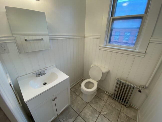 Building Photo - 120 George N St