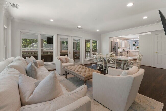 Building Photo - 4470 Chatworth Ct NE