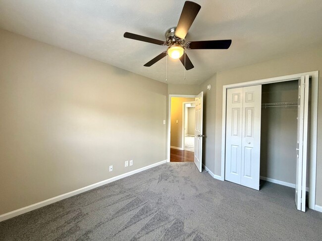 Building Photo - 1329 Mutual Dr