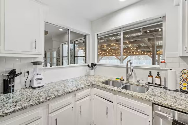 Building Photo - Meadowheath Drive