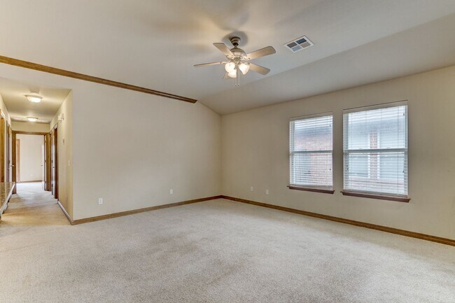 Building Photo - $350 Off First Month's Rent Move In Special!! Duplex in Yukon, Available Now!