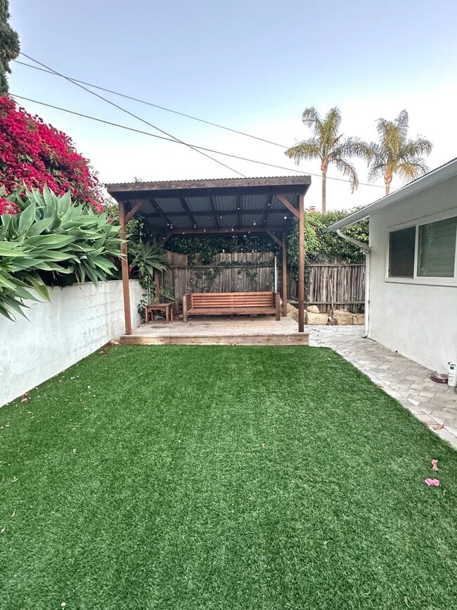 Building Photo - Beautifully updated 4 bedroom home in Gole...