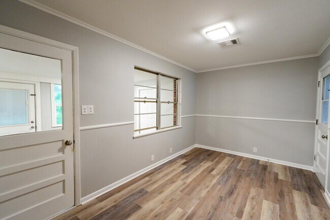 Building Photo - Large 3-Bed, 1-Bath Home on Anderson Island – Newly Remodeled!