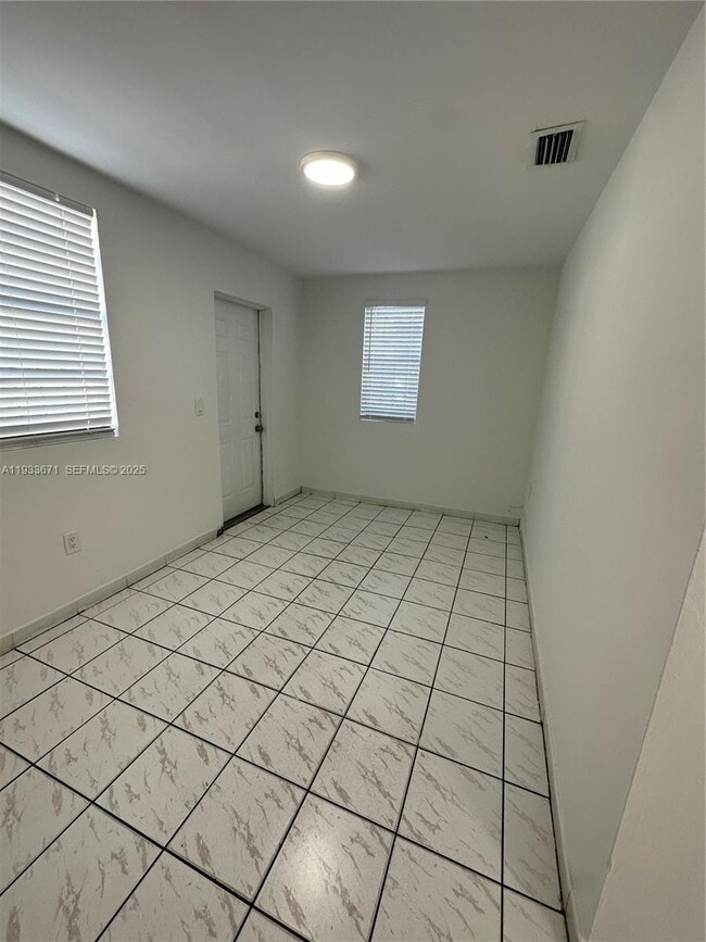 Building Photo - 2420 NW 31st St