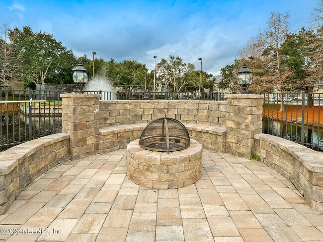 Building Photo - 13703 Richmond Park Dr N