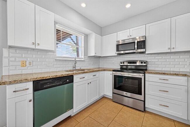 Building Photo - 18402 Willow Moss Dr