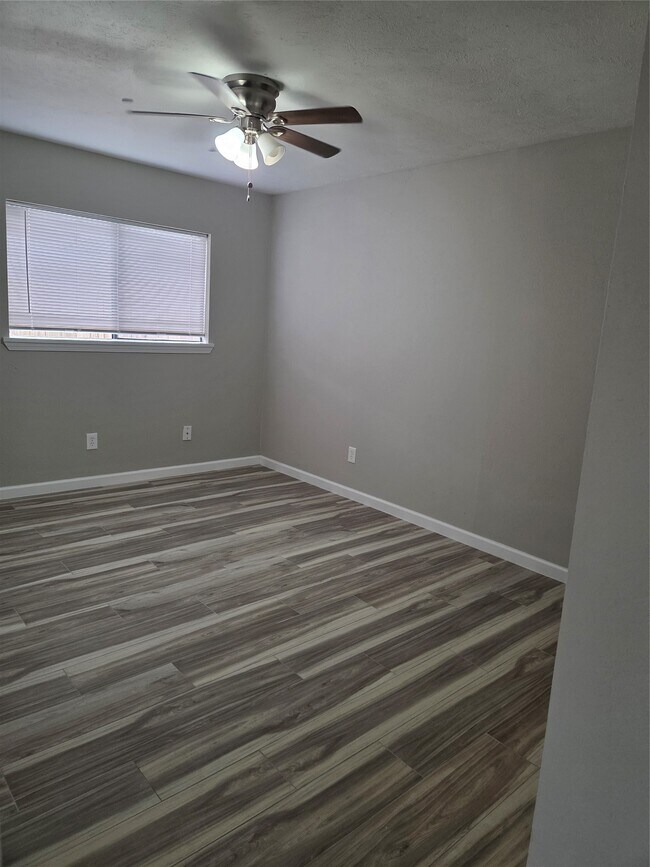 Building Photo - 527 Tara Plantation Dr