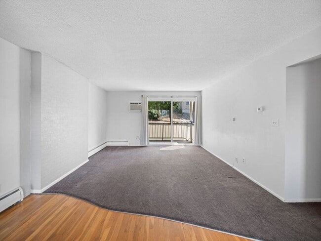 Building Photo - Modern Comfort: 1-Bedroom Apartment with B...