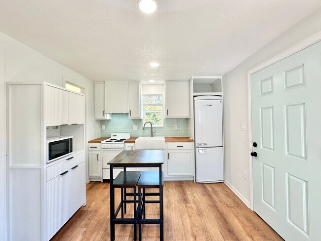 Building Photo - Lovely, Newly Renovated, & Fully-Detached Guest Home Unit on Gated and Private Country Property o...