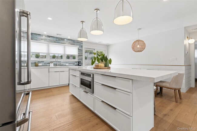 Building Photo - 6 W Landing Rd