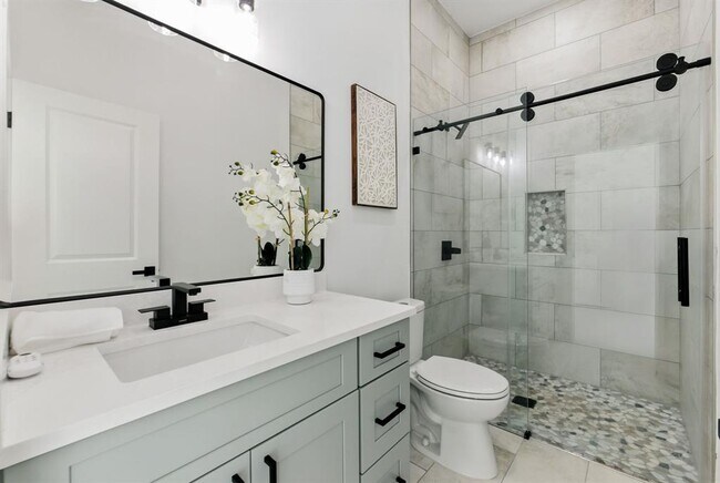 Building Photo - 418 Bedford Dr