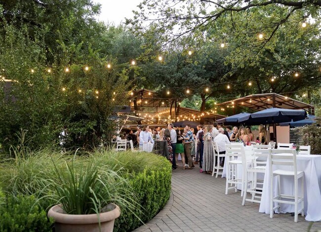 Building Photo - 1529 Barton Springs Rd