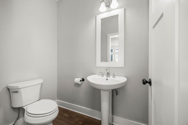 Building Photo - 505A Moore Ave