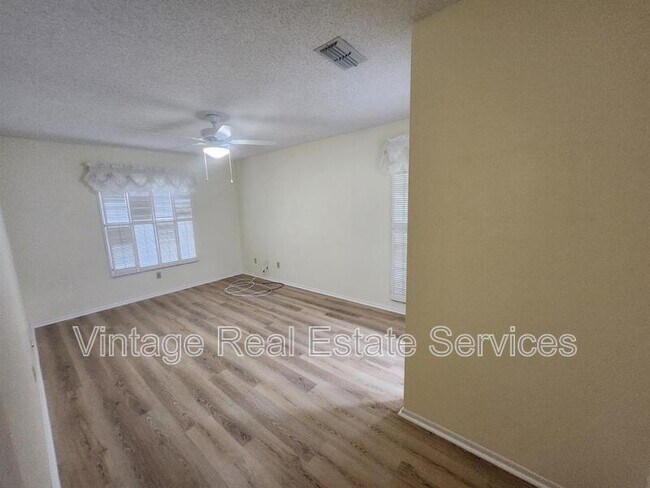 Building Photo - 2842 Highlands Blvd