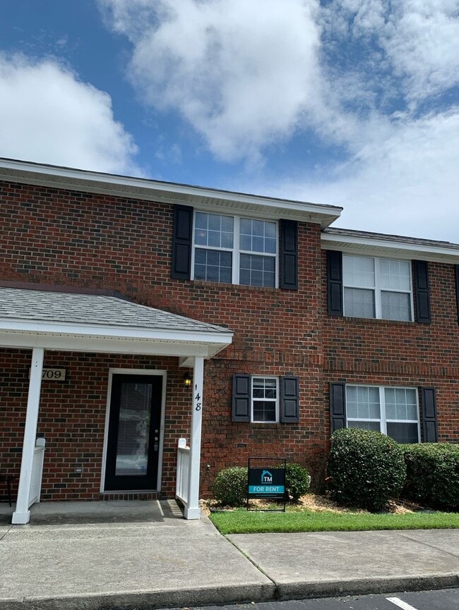 Building Photo - 2 Bedroom 1.5 Bath Townhome in Pleasant Gr...