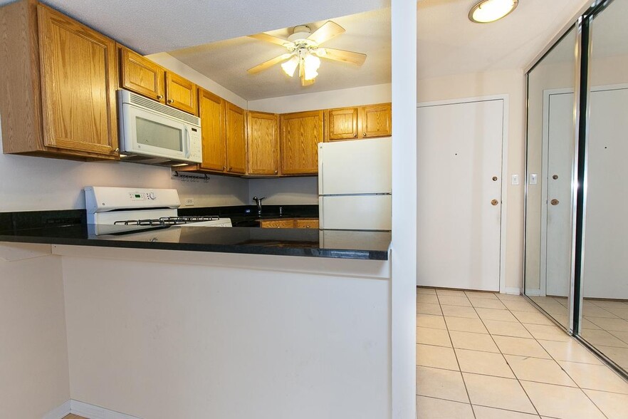 Building Photo - 230 E Ontario St