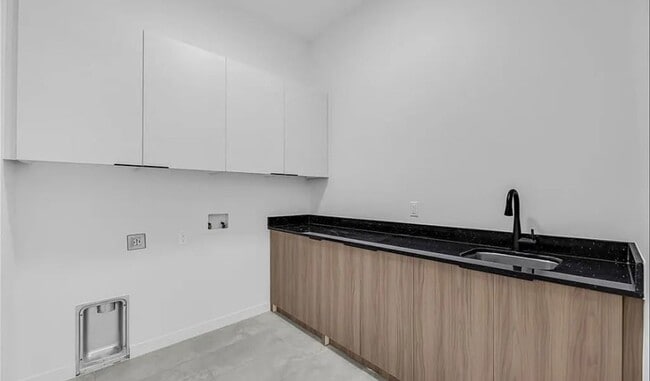 Building Photo - Luxury Living in Hyde Park – Edinburg/McAl...