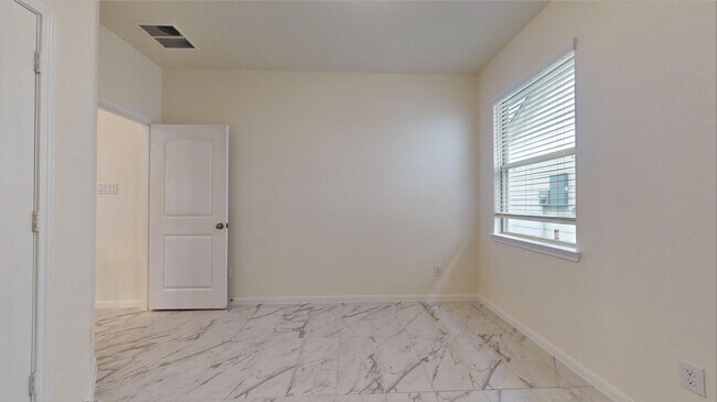 Building Photo - 10434 Astor Pt Trl