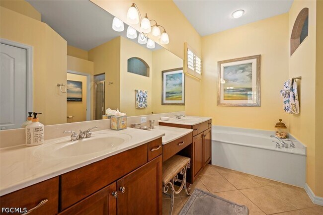 Building Photo - 13800 Farnese Dr