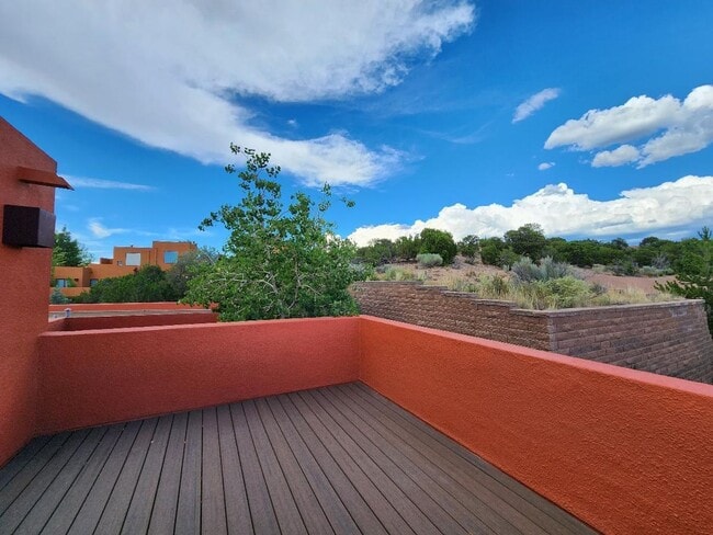 Building Photo - 617 Avenida Colima
